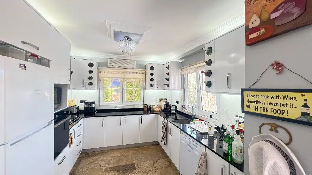 Fitted kitchen